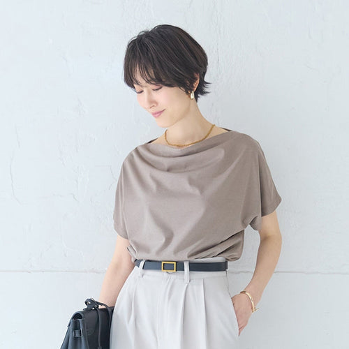 上質でも楽ちん！ボートネックトップスの「計算されたドレープ」の秘密