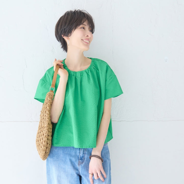 汗ばむ季節に着たい「サラリ感」と気持ちが上がるカラーの塩縮コットン