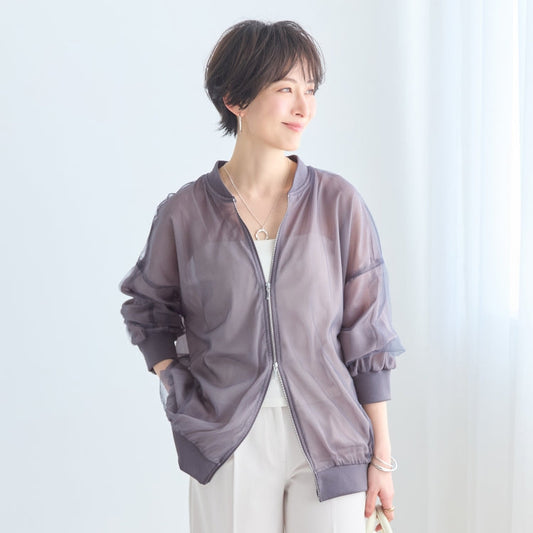 カーディガンでは物足りない！オトナ女性が探していた「夏の羽織り物」の正解