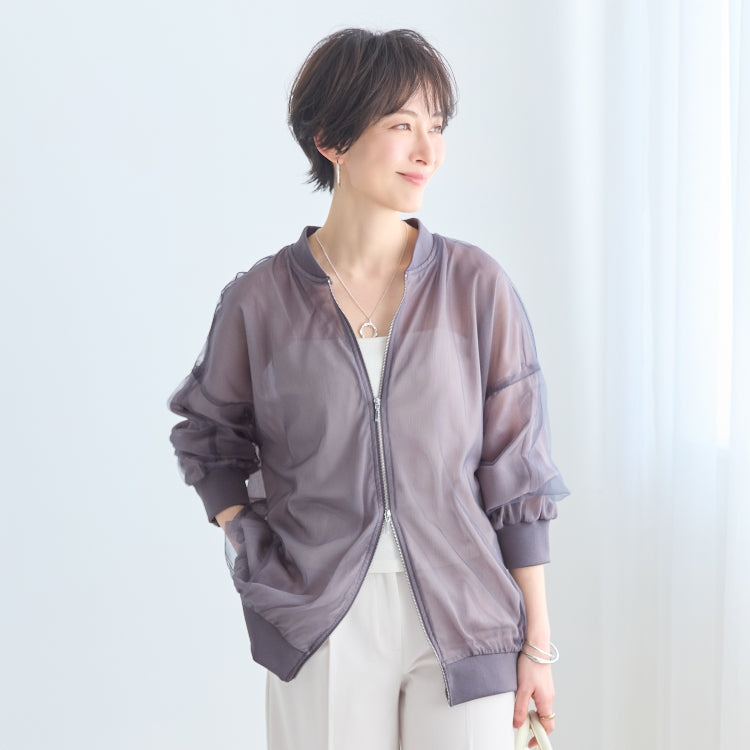 カーディガンでは物足りない！オトナ女性が探していた「夏の羽織り物」の正解