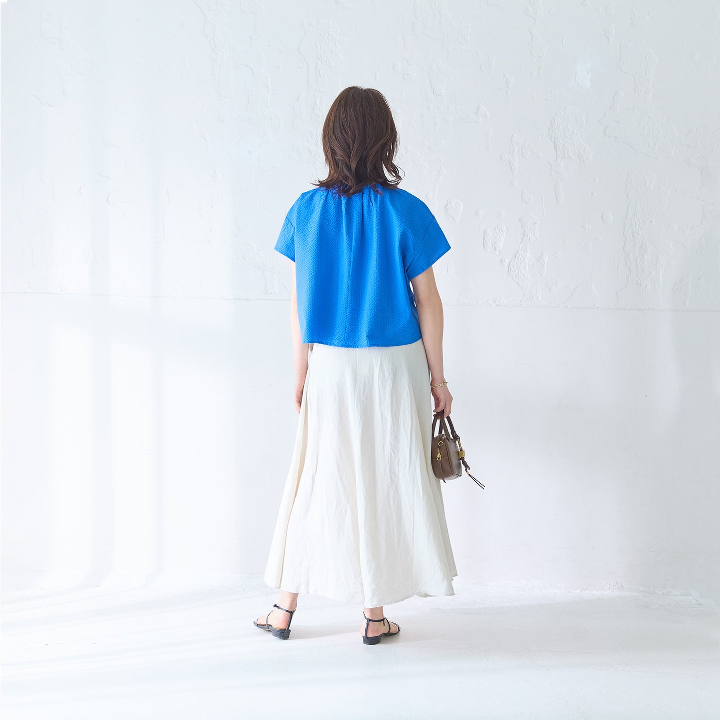 塩縮コットンブラウス 首元シャーリング | 上品なアクセントを添えるデザイン