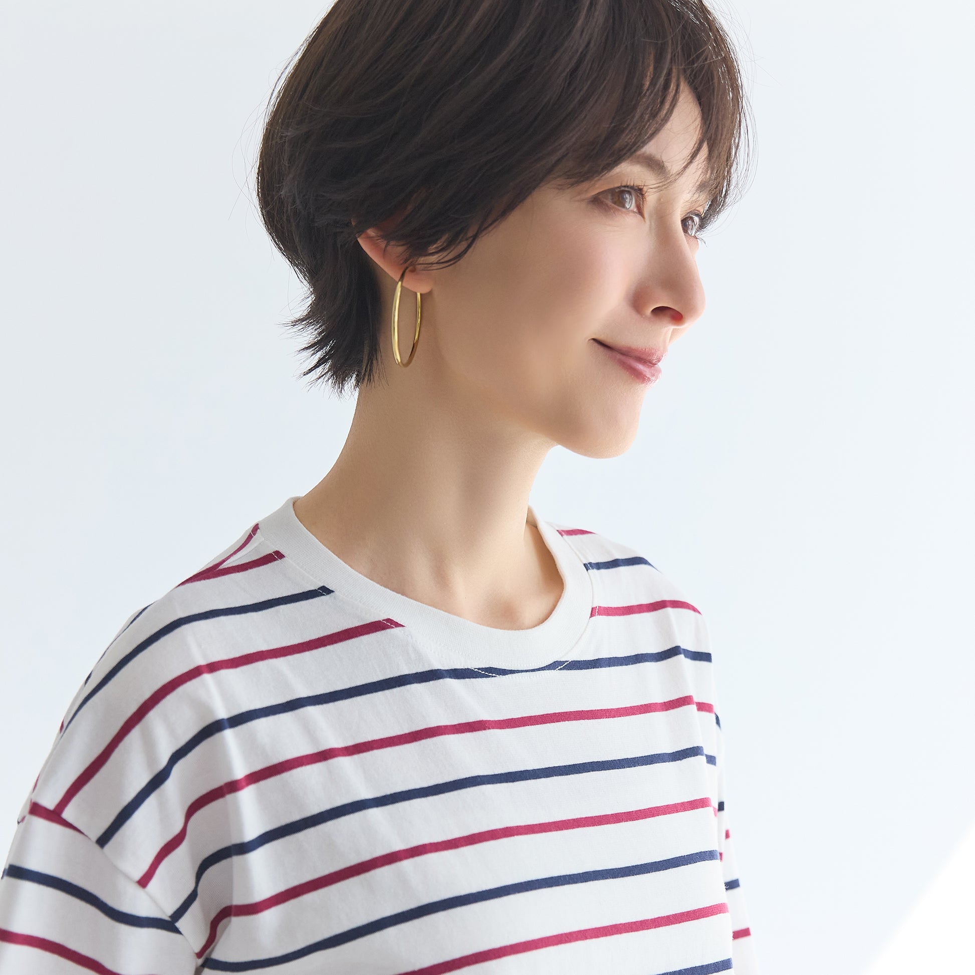 7分袖ボーダープルオーバー 首元のゆったりとしたきれいめデザイン