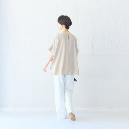 軽サラブラウスの袖口デザイン｜腕をすっきり見せるトップス｜オン・オフ両用