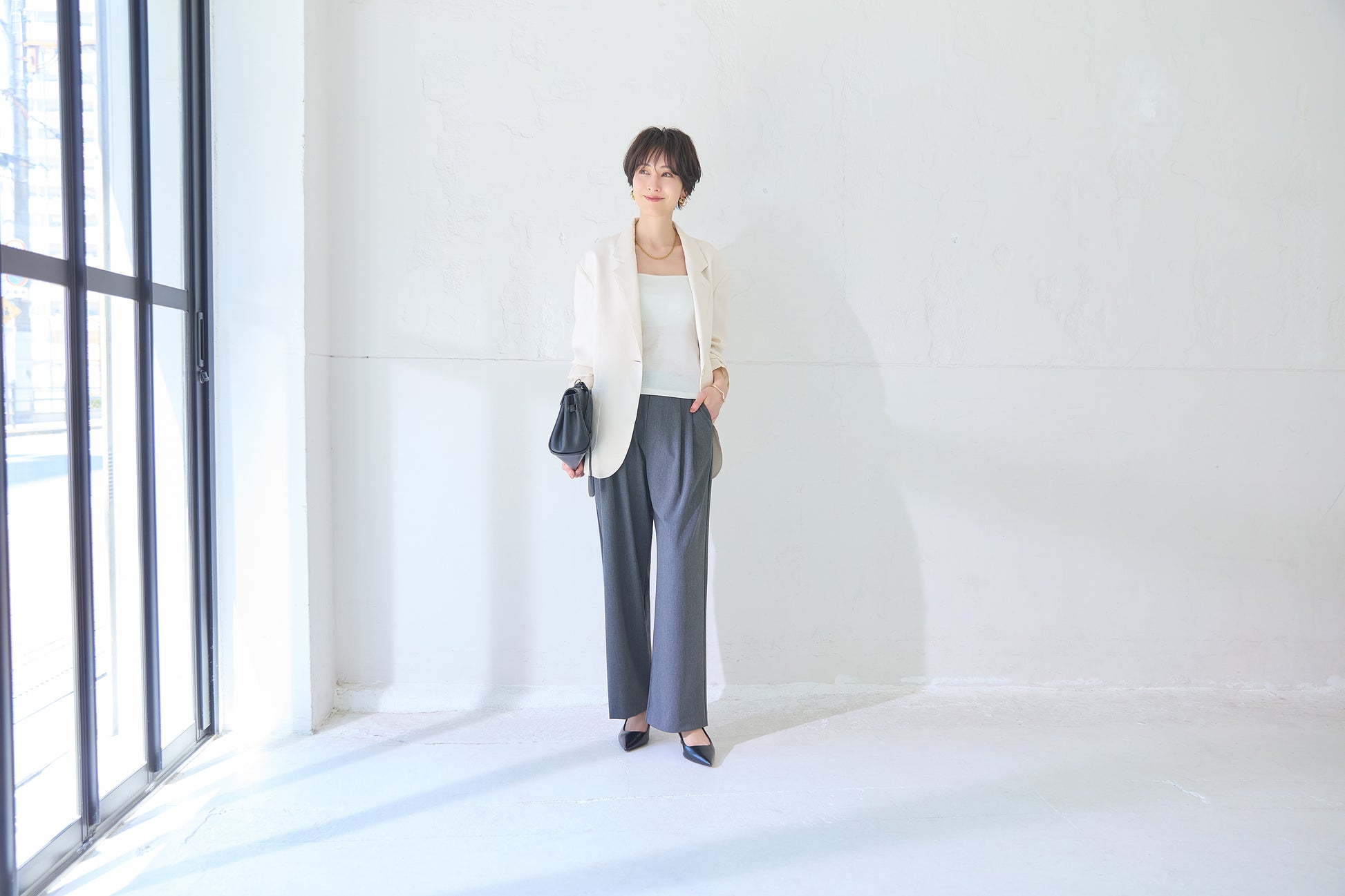 杢調タックワイドパンツ_オフィスカジュアル_きちんと感とリラックス感を兼ね備えたパンツ