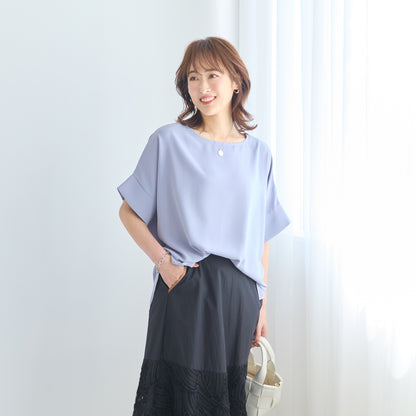 軽サラブラウスの着用モデルサイド｜横からのシルエットもきれい｜きれいめカジュアル