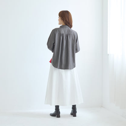 【力を抜いても、きちんと見える】デニム調ギャザーブラウス