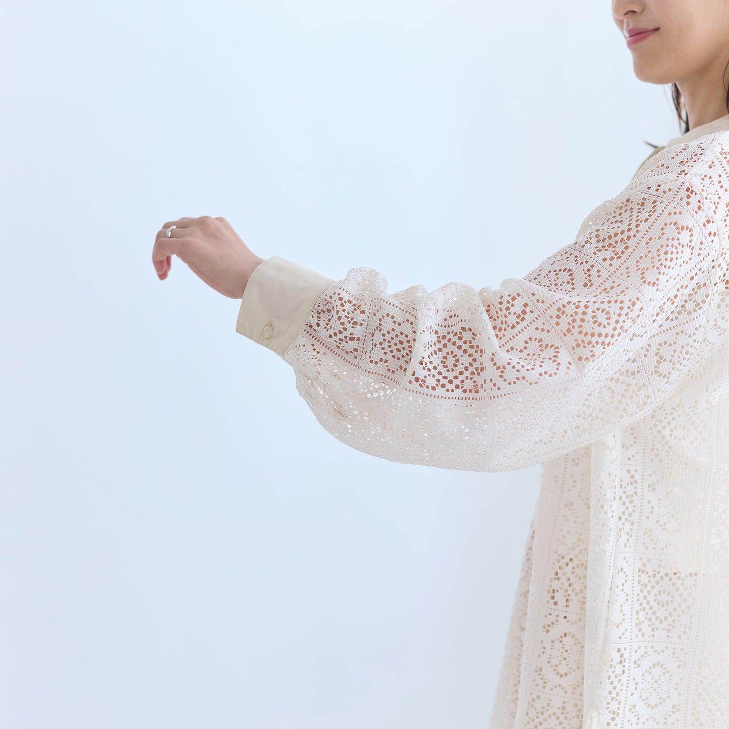 レーシーブラウス
