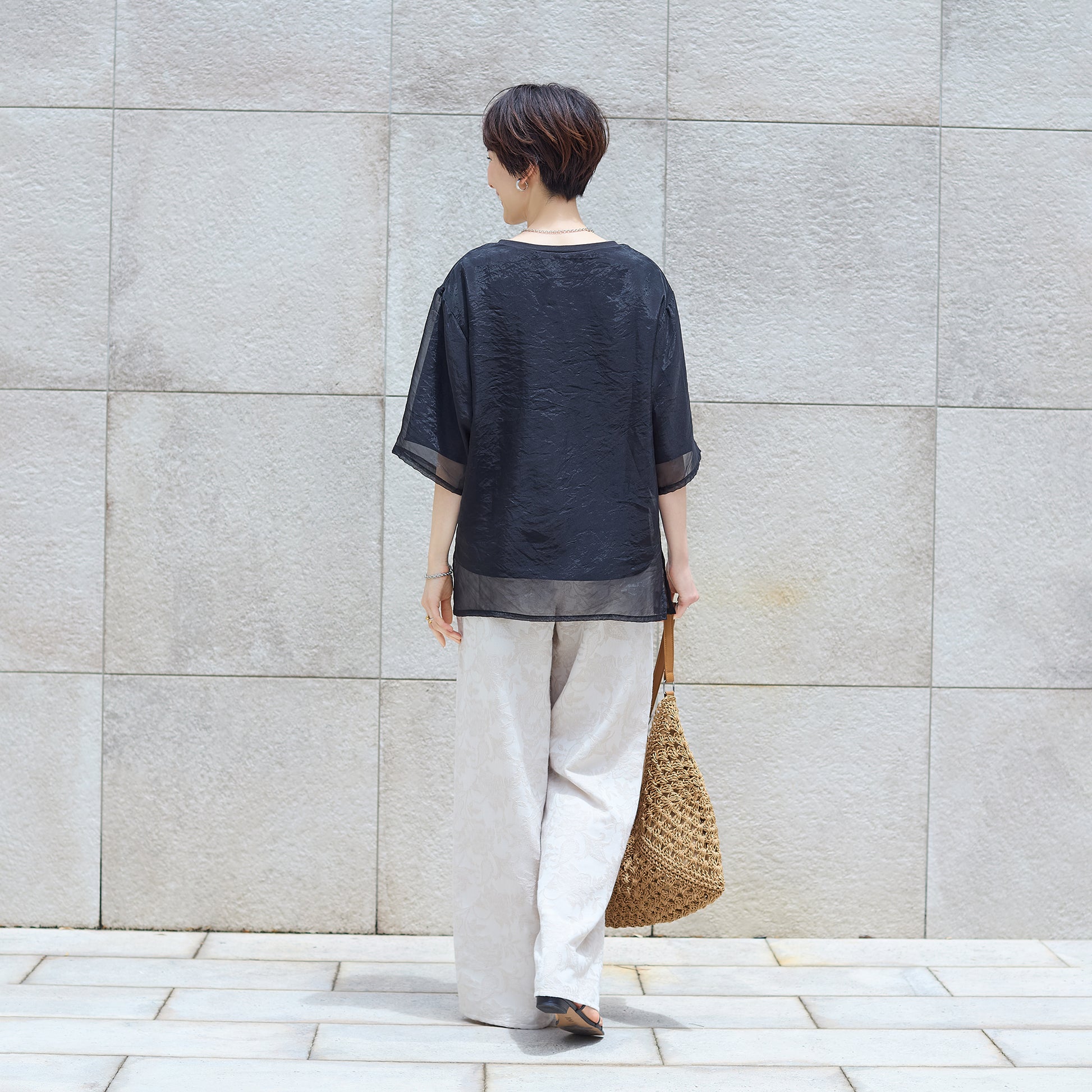 シアー重ね着風Tシャツ｜忙しい朝に最適なワンツーコーデでシンプルに完成