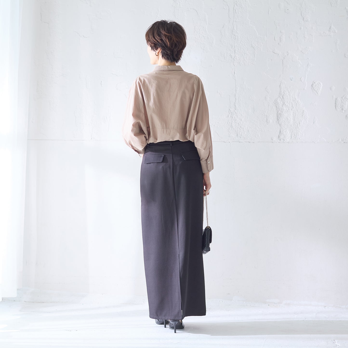 【甘さを抑えた、上品な一枚】コットンフリルブラウス