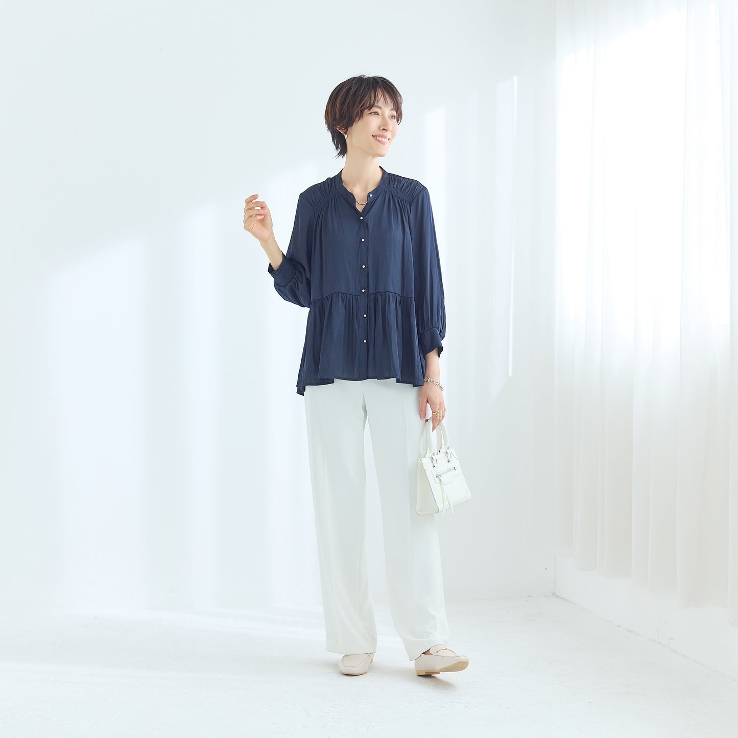 【計算シルエットで、すらり華やぐ】ウエスト切替ギャザーブラウス