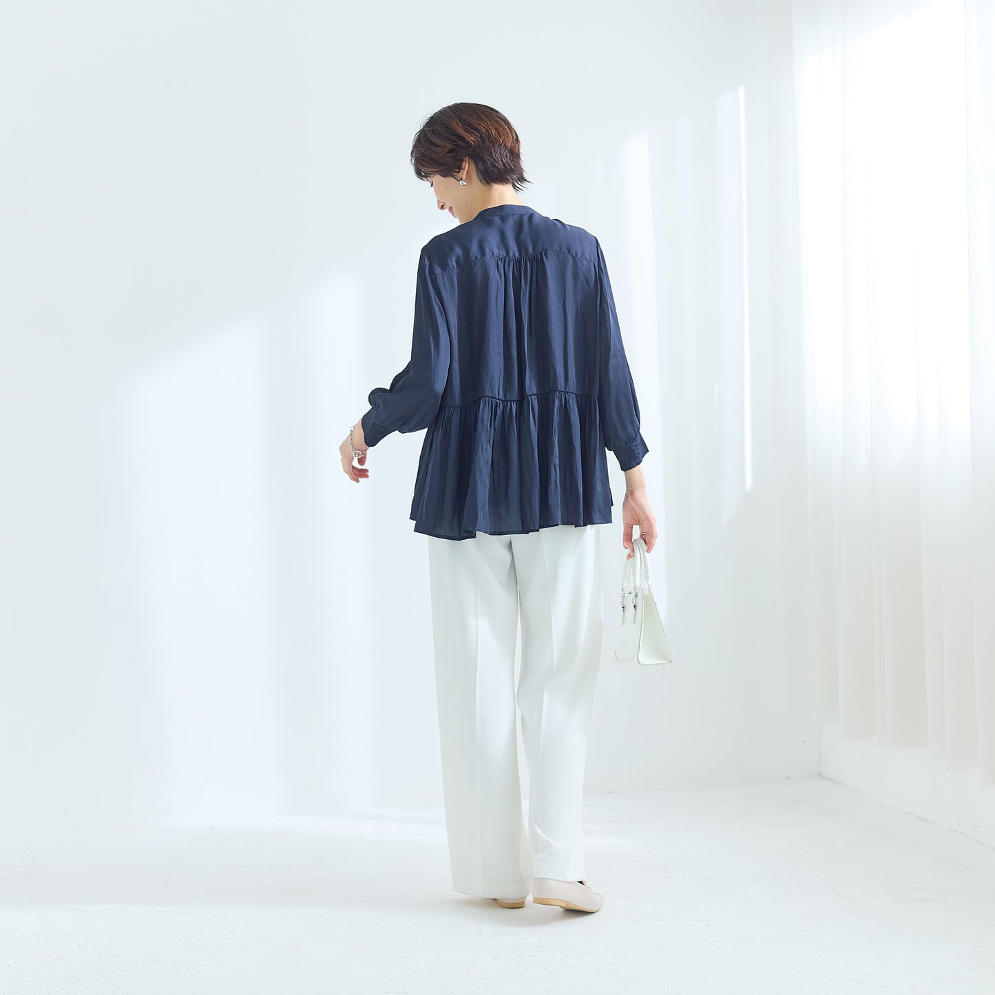 【計算シルエットで、すらり華やぐ】ウエスト切替ギャザーブラウス